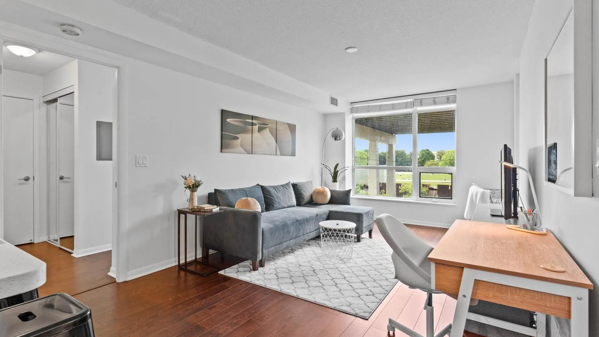 Modern 2Br Downtown Condo, Lakeshore, Exhibition Place, Fort York Toronto Canadá